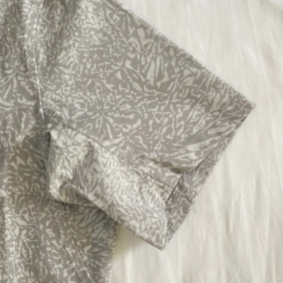 Lululemon Airing Easy SS Short Sleeve Shirt Gray/White Men’s Size S - Picture 2 of 6